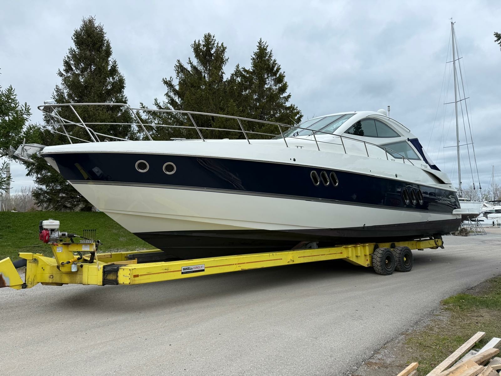 2013 Cruisers Yachts 540 Sports Coupe 54 ft yacht for sale in Toronto, Ontario