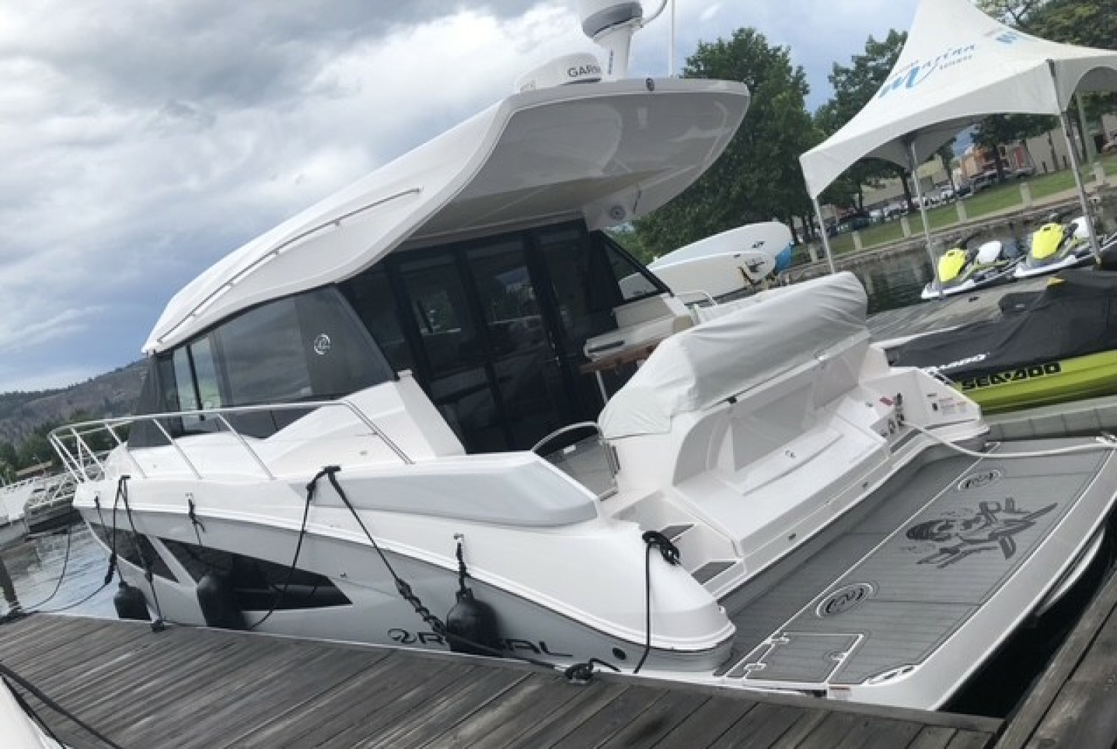 2019 Regal 42 Grande Coupe 42 ft yacht for sale in Kelowna, British Columbia