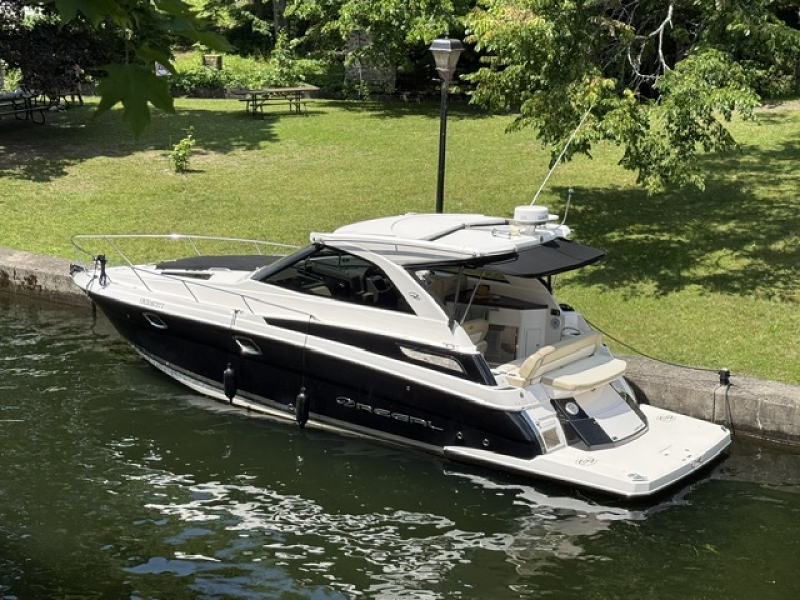 2012 Regal 35 SC Sport Coupe 35 ft yacht for sale in Kingston, Ontario