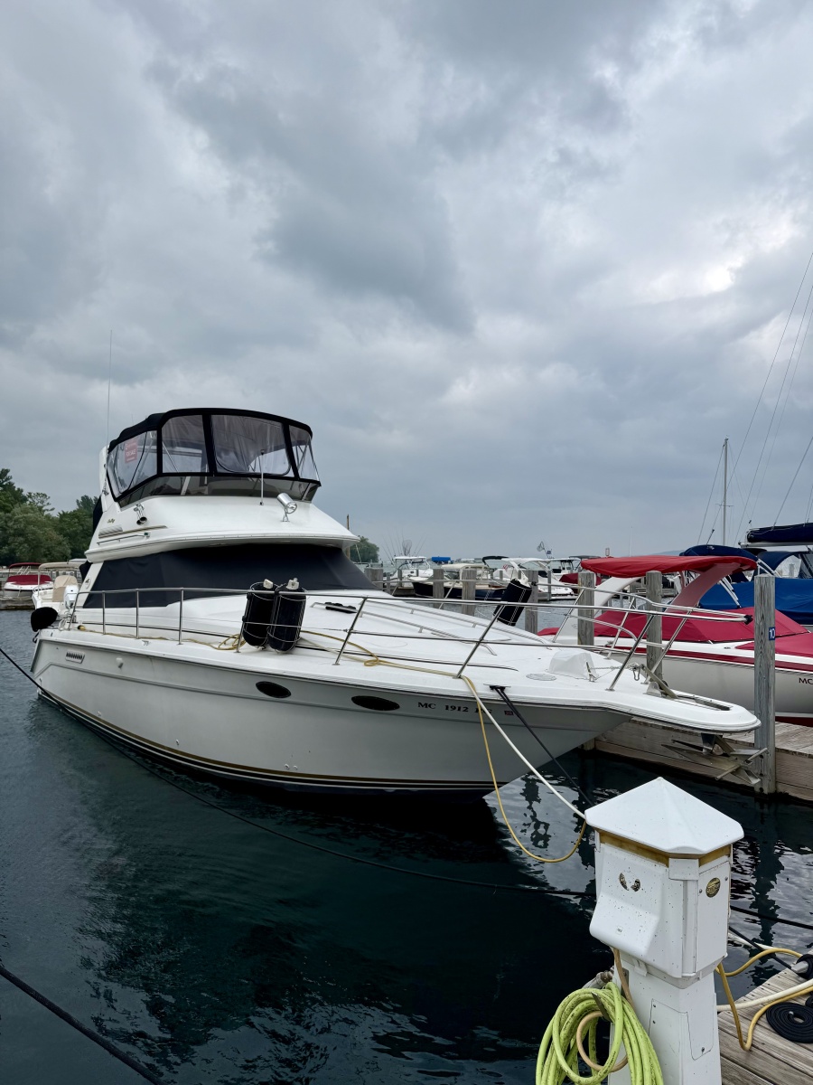1995 Sea Ray 370 Sedan Bridge 37 ft yacht for sale in Traverse City, Michigan