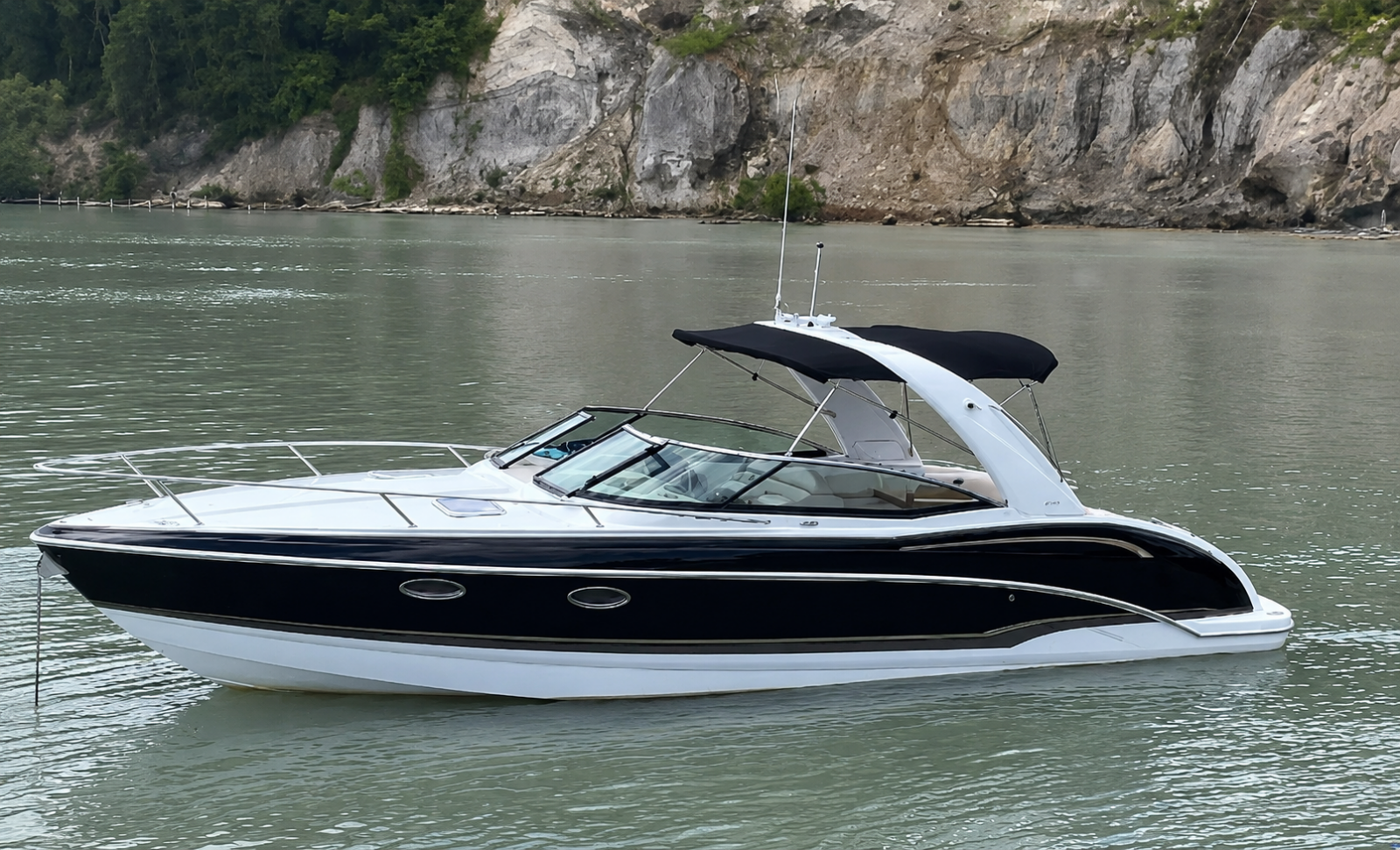 2011 Formula 310 Sun Sport 31 ft yacht for sale in Port Stanley, Ontario