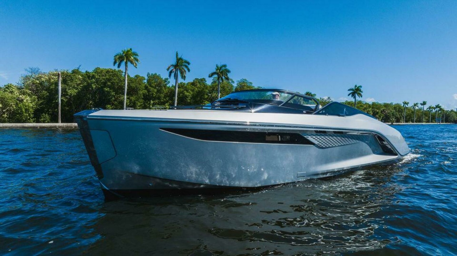 2020 Princess R35 35 ft yacht for sale in Fort Lauderdale, Florida