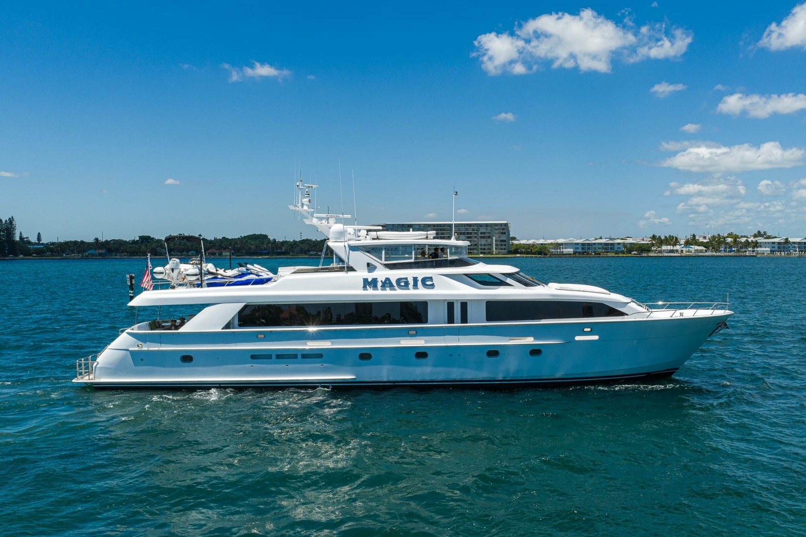 2005 Hatteras 100 Motor Yacht 100 ft yacht for sale in Jupiter, Florida