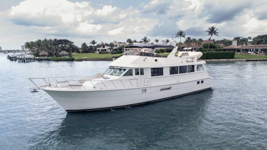 1998 Hatteras Sport Deck 74 ft yacht for sale in Jupiter, Florida