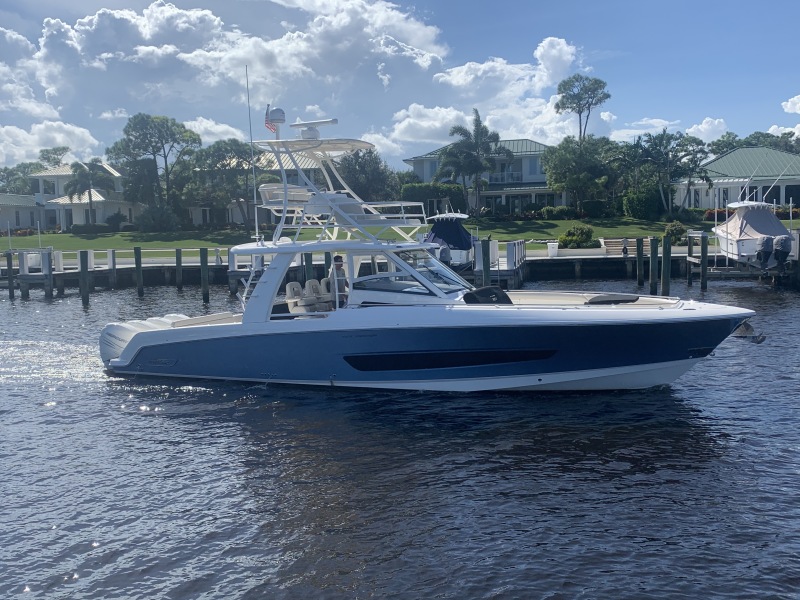 2017 Boston Whaler 420 Outrage 42 ft yacht for sale in Stuart, Florida