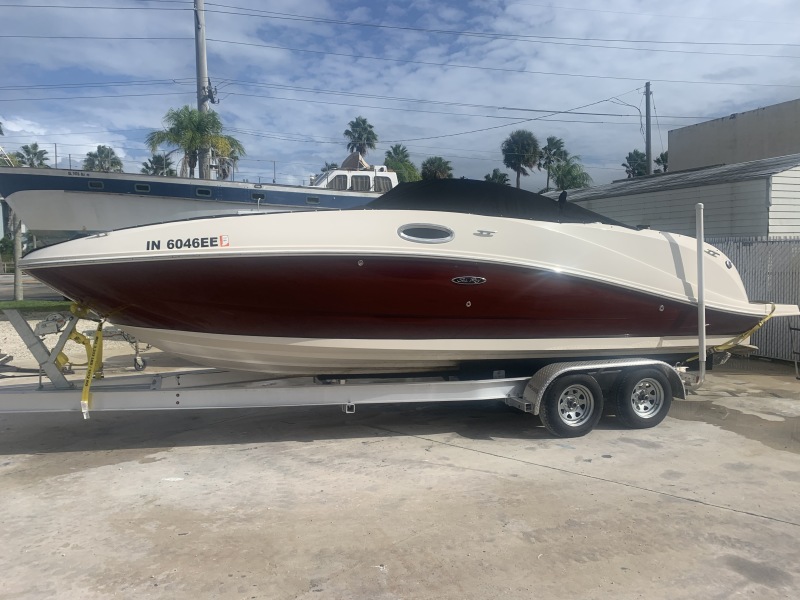 2007 Sea Ray 240 Sundeck 26 ft yacht for sale in Hobe Sound, Florida