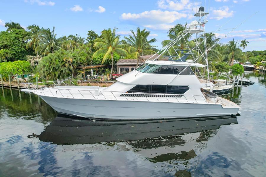 1998 Hatteras 82 Convertible 82 ft yacht for sale in Fort Lauderdale, Florida