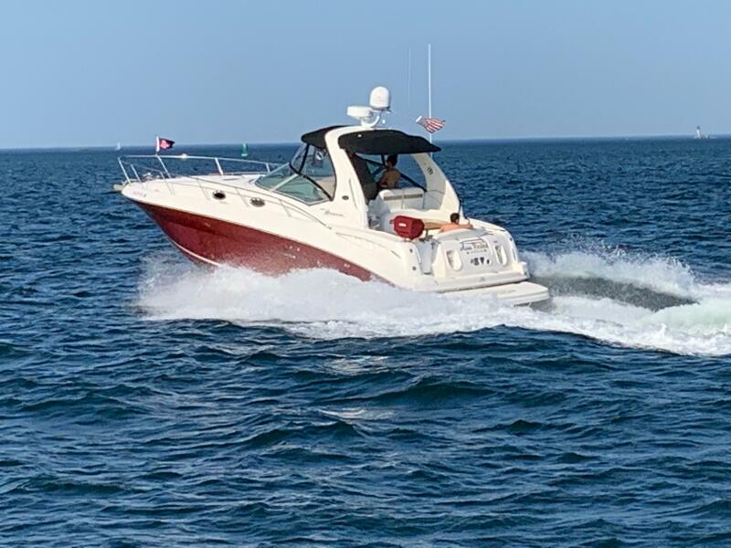 2007 Sea Ray 320 Sundancer 32 ft yacht for sale in Boston, Massachusetts