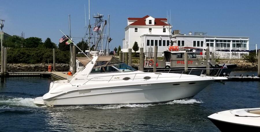 1996 Sea Ray 330DA 36 ft yacht for sale in Boston, Massachusetts