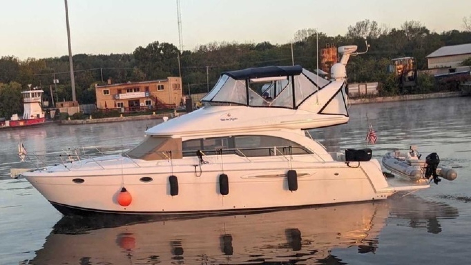 2004 Meridian 411 Sedan Bridge 41 ft yacht for sale in Cape Coral, Florida