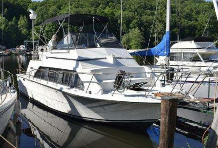 1984 Carver Mariner 33 ft yacht for sale in Old Saybrook, Connecticut