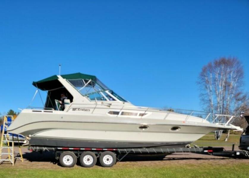 1989 Cruisers Yachts Esprit 3270 32 ft yacht for sale in Superior, Wisconsin