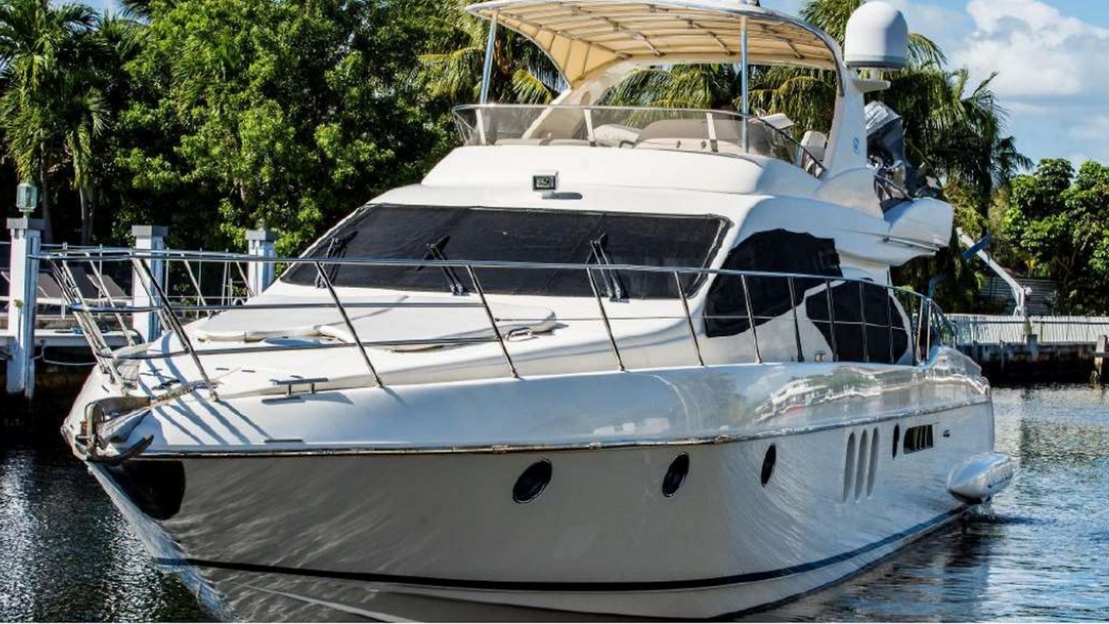2004 Azimut 62 62 ft yacht for sale in Miami, Florida
