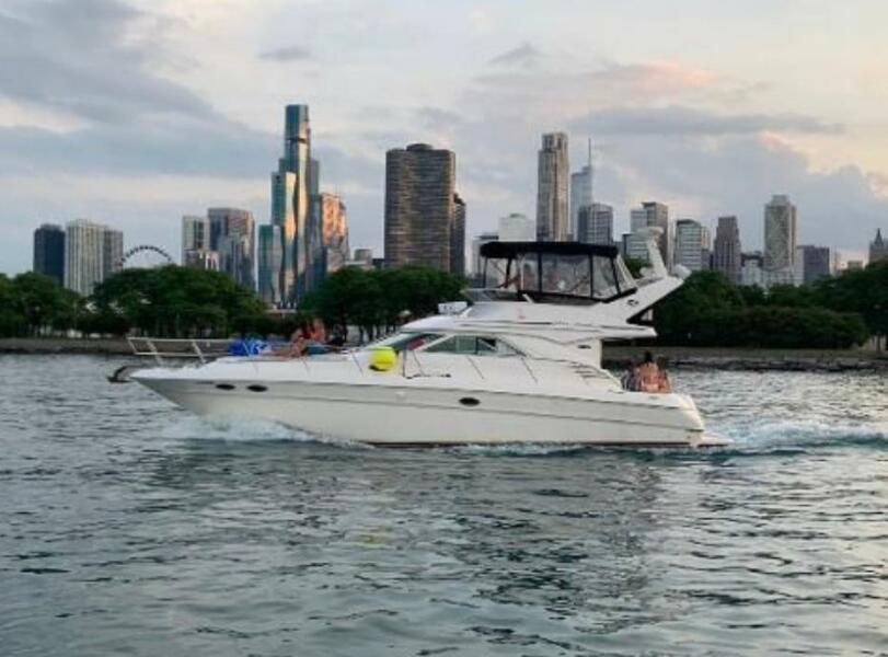 2001 Sea Ray 400 Sedan Bridge 40 ft yacht for sale in Chicago, Illinois