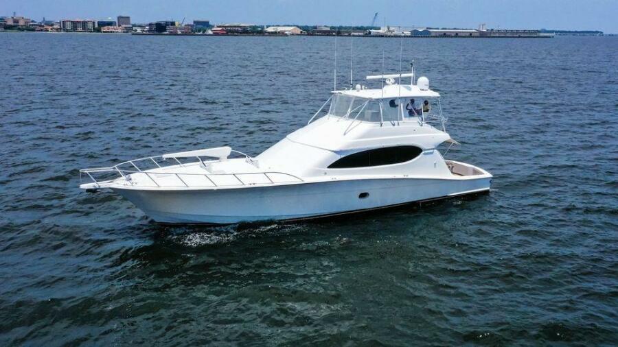 2007 Hatteras 68 Convertible 68 ft yacht for sale in stuart, Florida