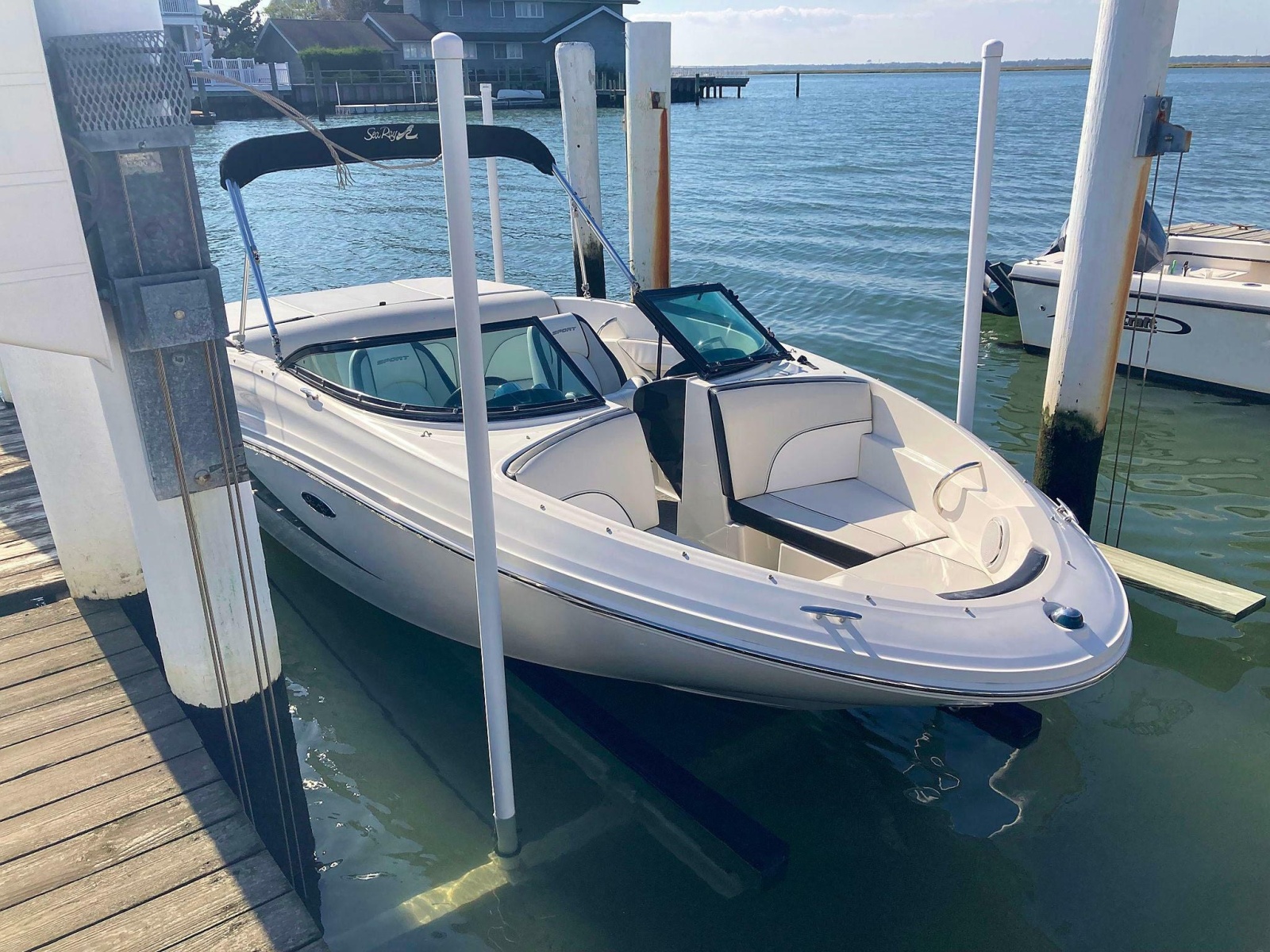 2012 Sea Ray 190 Sport 20 ft yacht for sale in Somers Point, New Jersey