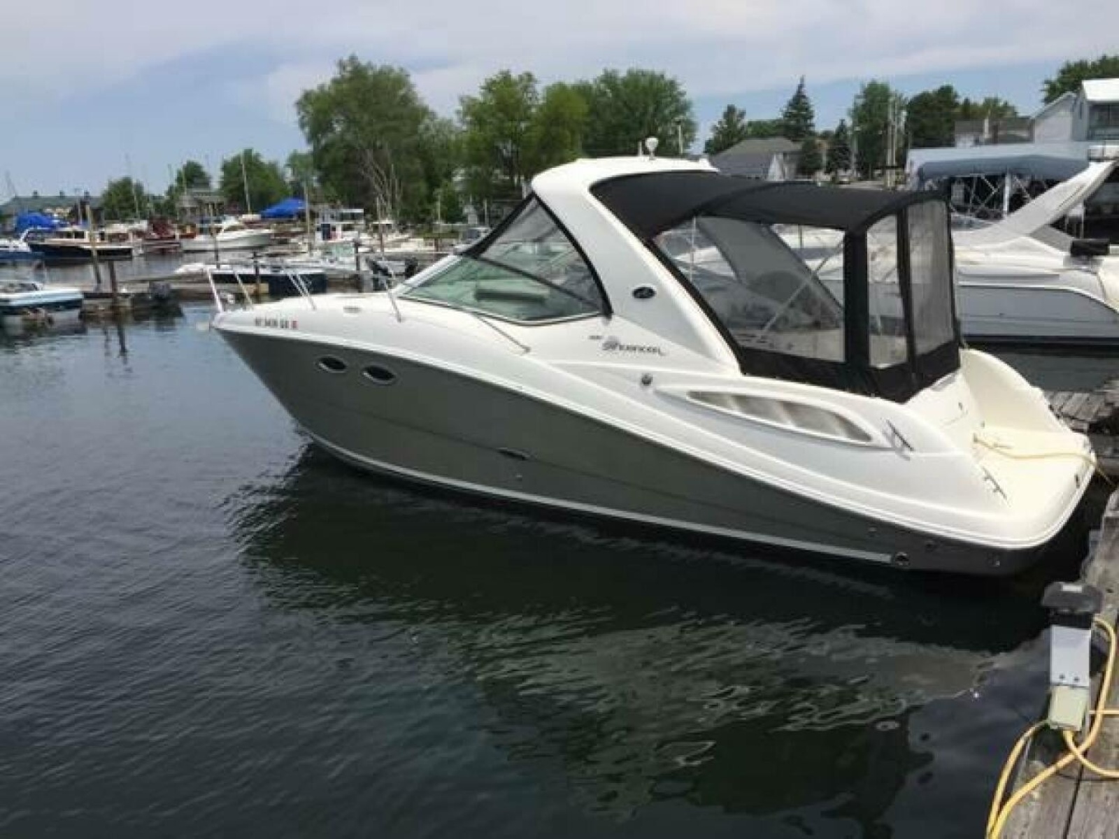 2006 Sea Ray 290 Sundancer 31 ft yacht for sale in Clayton, New York