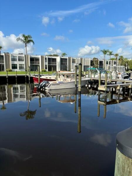 2014 Grady-White Canyon 306 31 ft yacht for sale in Stuart