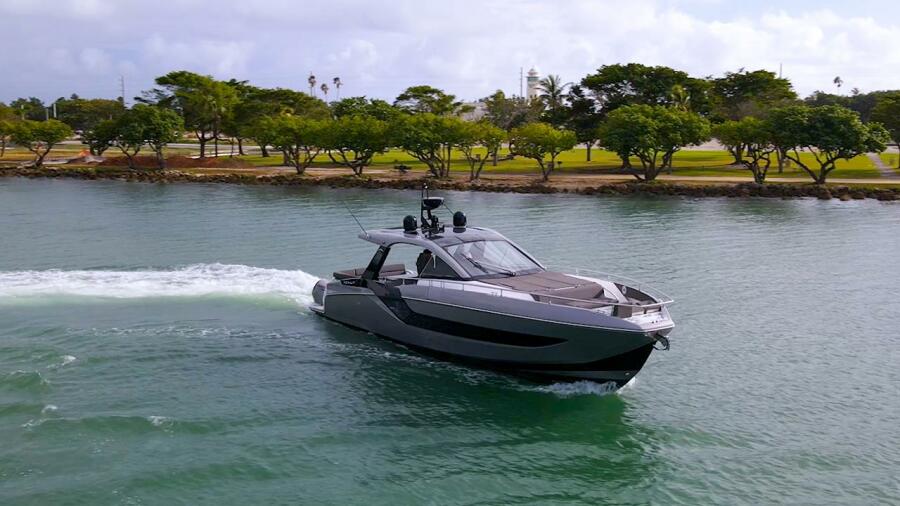 2022 Azimut Verve 47 48 ft yacht for sale in Stuart