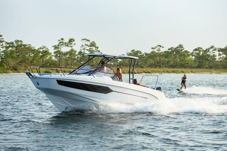 2027 Beneteau Flyer 8 SUNdeck 26 ft yacht for sale in South Dartmouth, Massachusetts