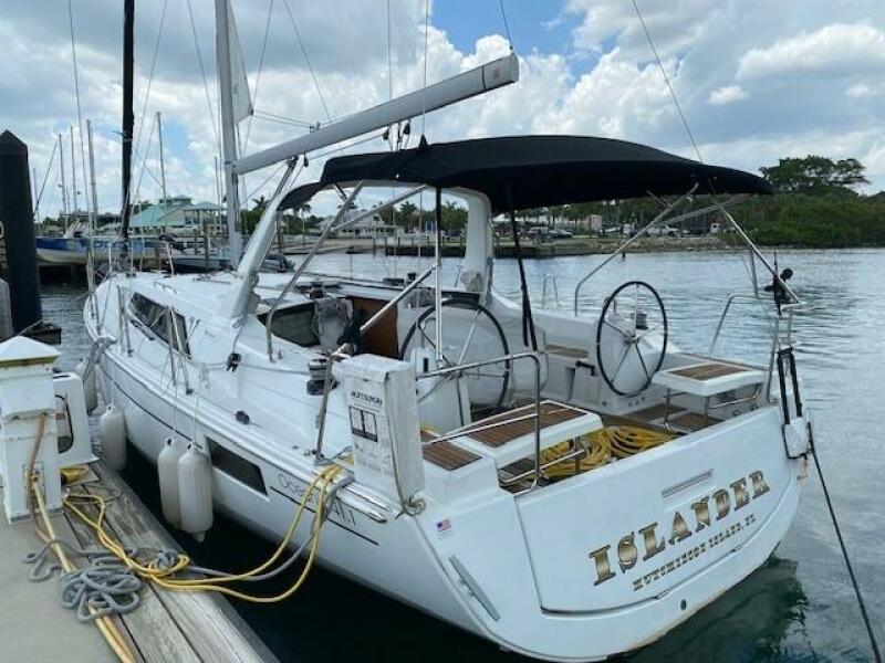 2018 Beneteau 41.1 41 ft yacht for sale in Fort Pierce, Florida