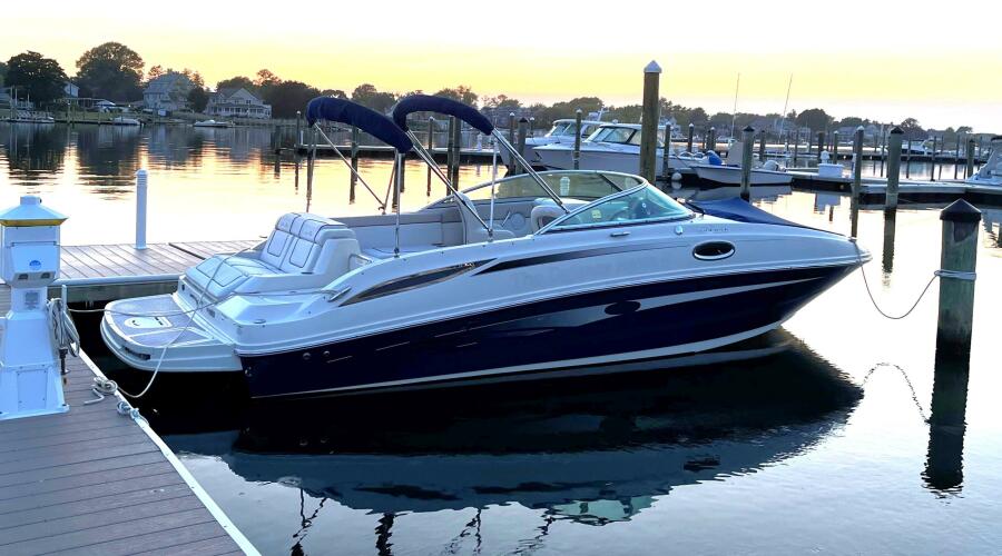 2010 Sea Ray 260 Sundeck 26 ft yacht for sale in Oceanport, New Jersey