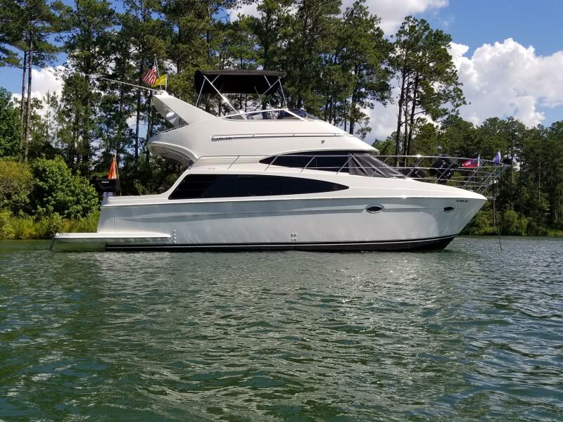 2004 Carver 360 Sport Sedan 38 ft yacht for sale in Stuart