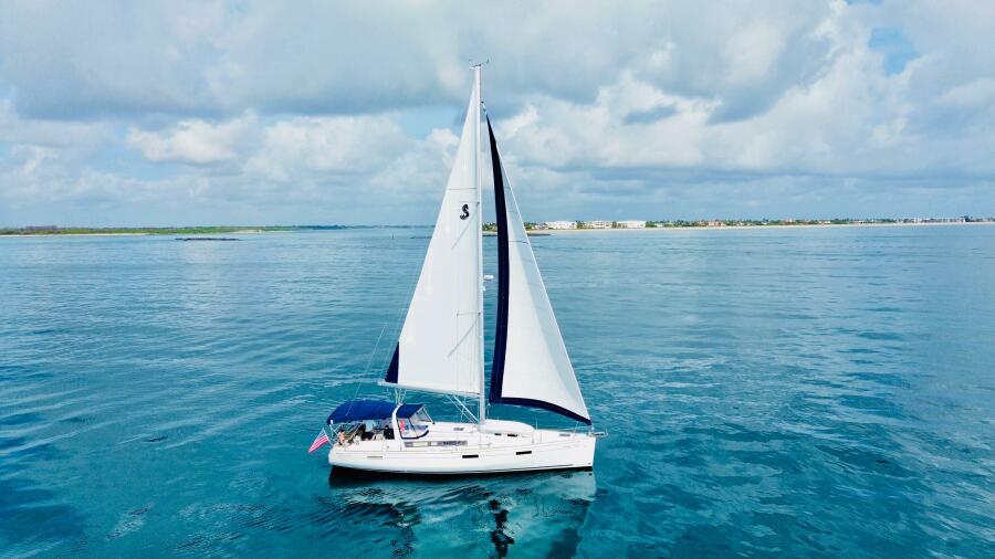 2015 Beneteau Oceanis 45 46 ft yacht for sale in Stuart