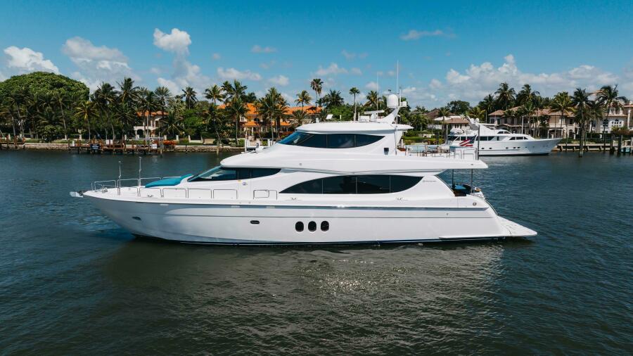 2014 Hatteras 80 80 ft yacht for sale in Fort Lauderdale, Florida