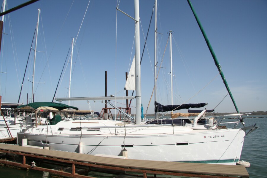 2006 Beneteau 37 ft yacht for sale in Lewisville, Texas
