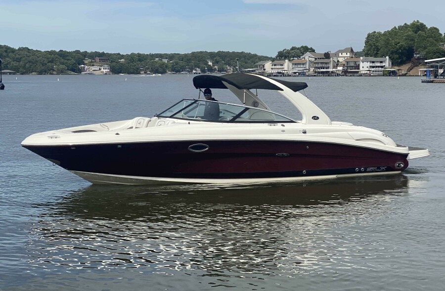 2007 Sea Ray 290 SLX 29 ft yacht for sale in Richmond, British Columbia