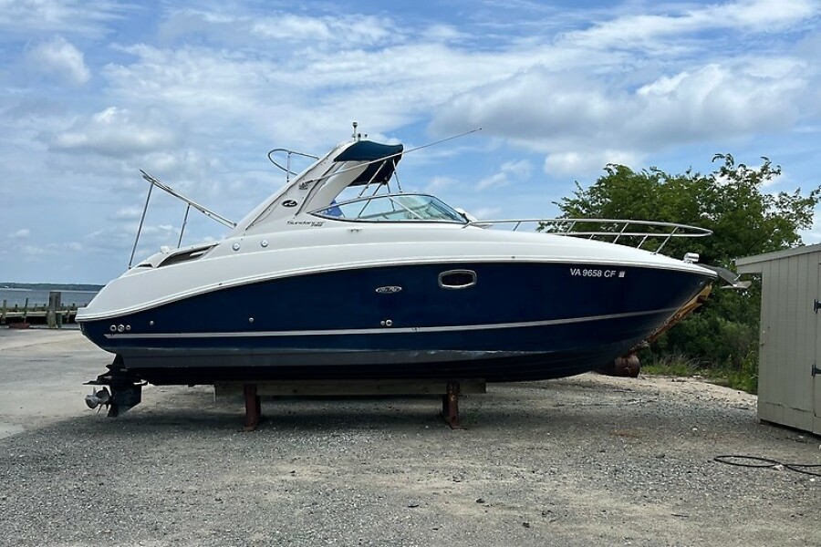 2011 Sea Ray 280 Sundancer 28 ft yacht for sale in Saluda, Virginia