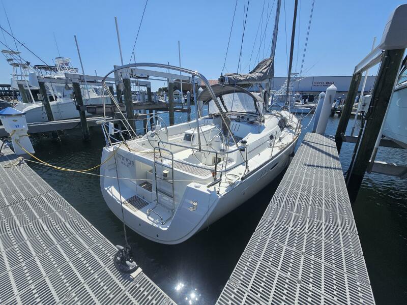 2009 Beneteau Cyclades 43.3 43 ft yacht for sale in Gulf Breeze, Florida