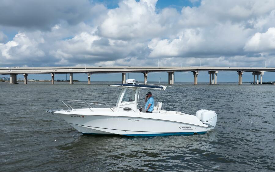 2010 Boston Whaler 250 Outrage 24 ft yacht for sale in Somers Point, New Jersey