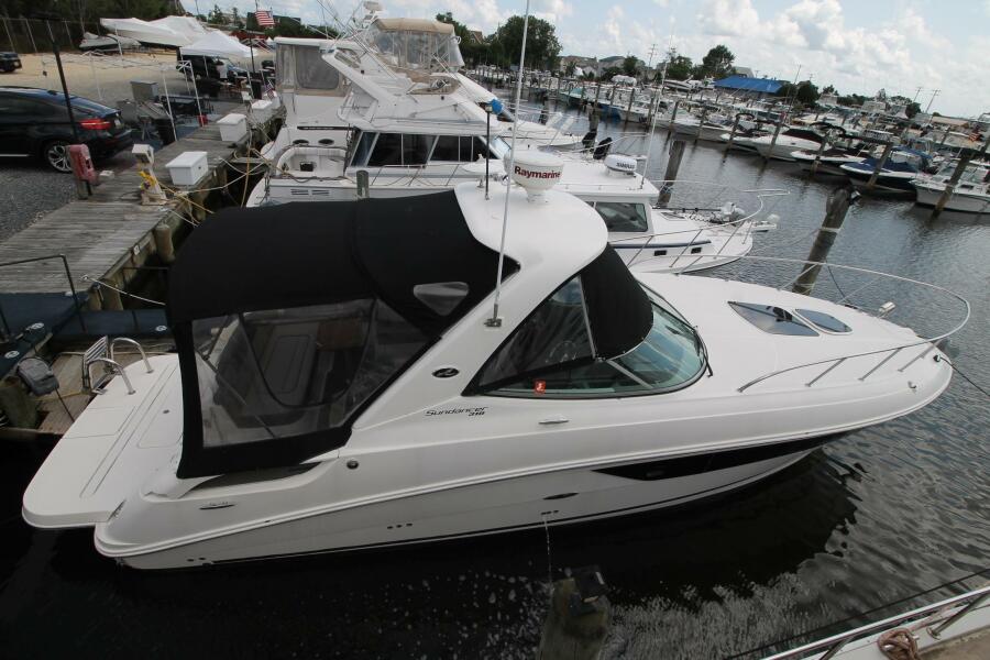 2015 Sea Ray 310 Sundancer 31 ft yacht for sale in Brick, New Jersey
