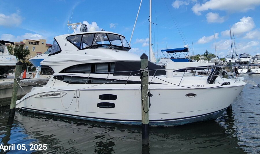 2011 Meridian 441 Sedan 47 ft yacht for sale in Apollo Beach, Florida