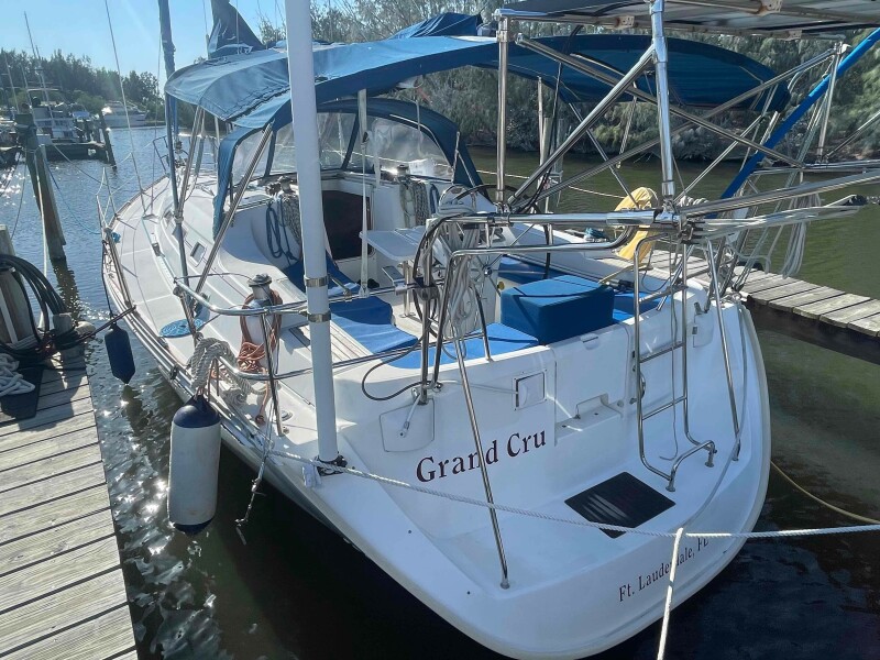 2006 Beneteau 393 39 ft yacht for sale in Merritt Island, Florida