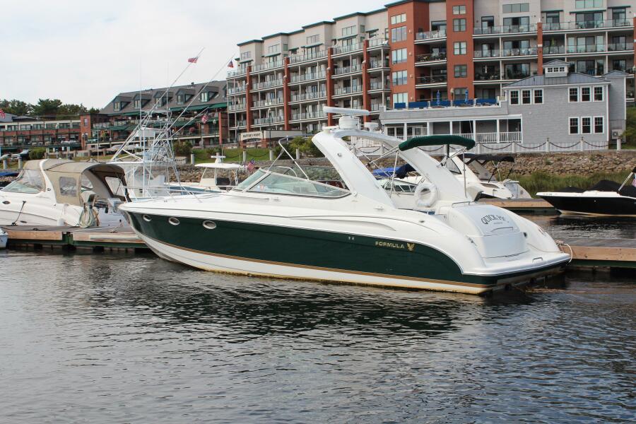 2003 Formula Super Sport 37 ft yacht for sale in Newburyport, Massachusetts