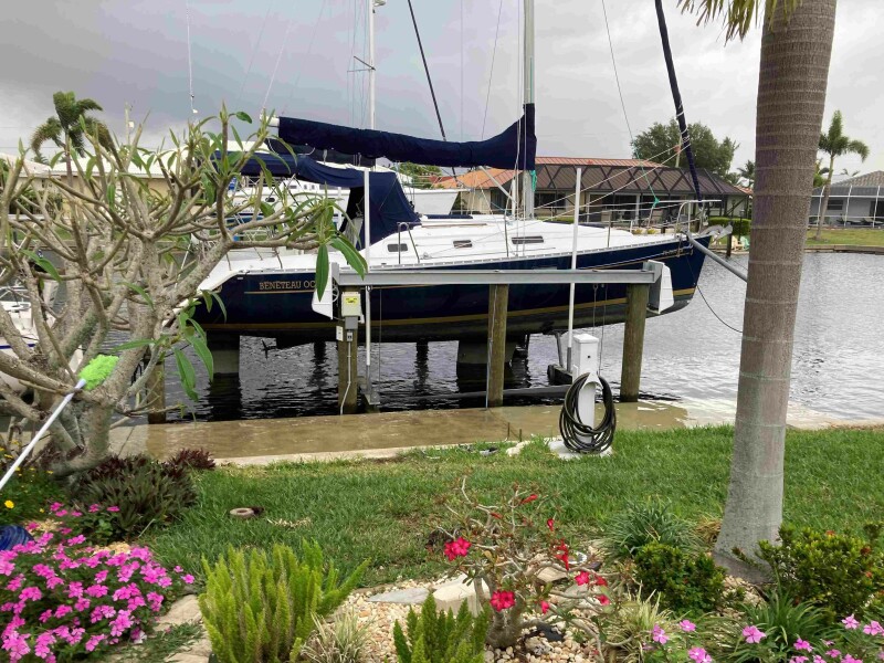 2000 Beneteau Oceanis 311 32 ft yacht for sale in Punta Gorda, Florida