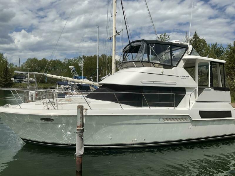 1998 Carver 355 Aft Cabin 35 ft yacht for sale in Knife River, Minnesota