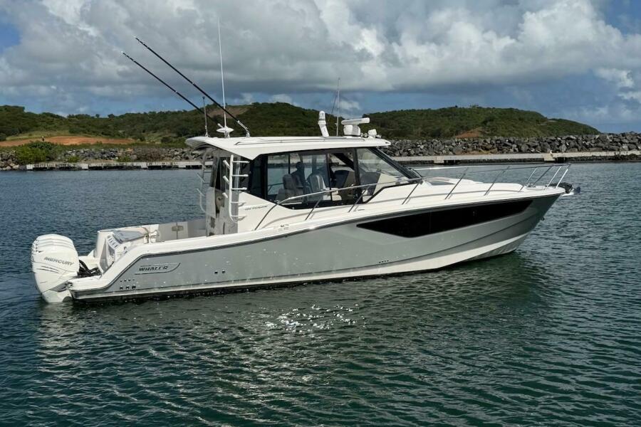 2021 Boston Whaler 405 Conquest 41 ft yacht for sale in Fajardo