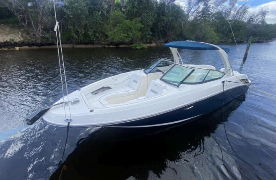 2010 Sea Ray 300 SLX 30 ft yacht for sale in Boca Raton, Florida