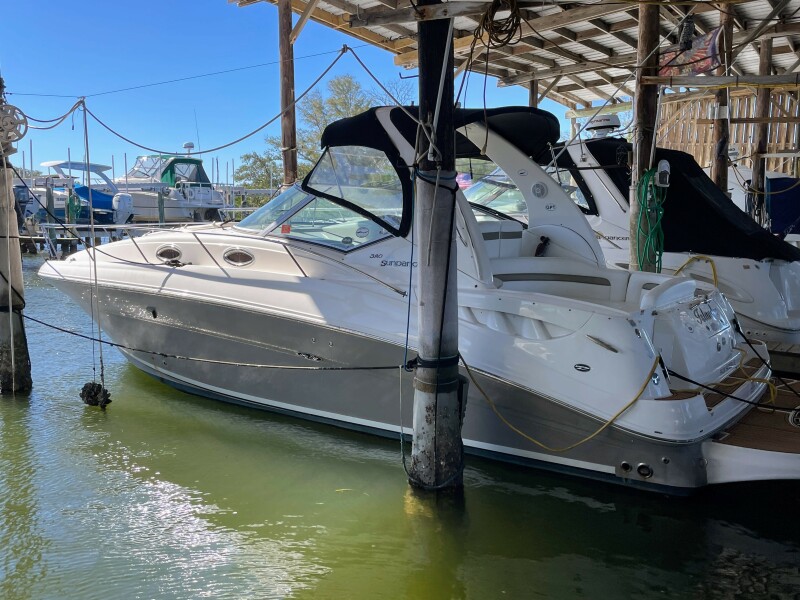 2006 Sea Ray 320 Sundancer 32 ft yacht for sale in Ozona, Florida