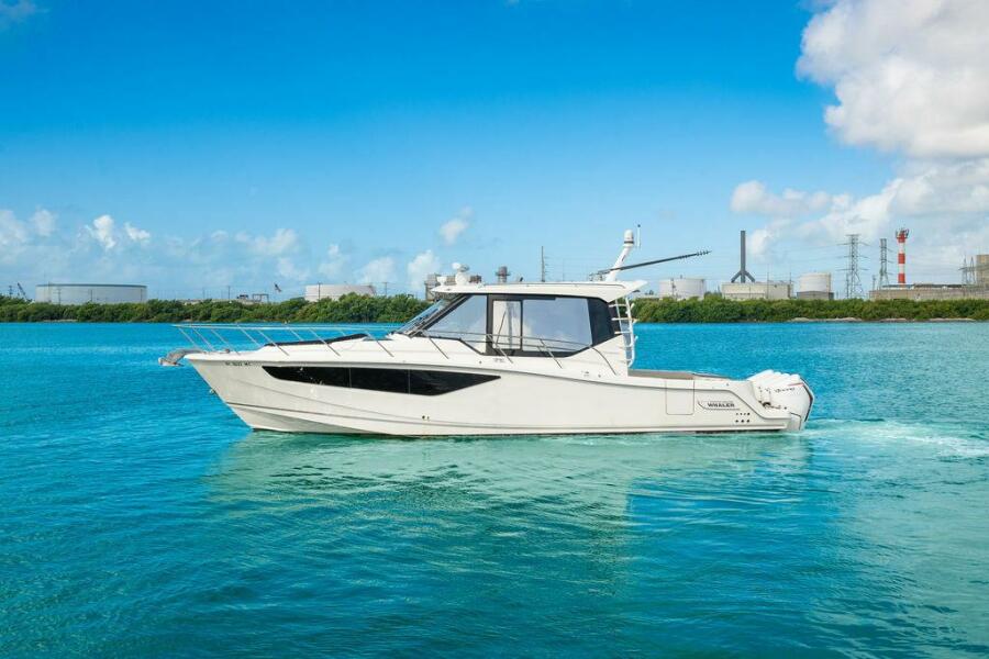 2023 Boston Whaler 405 Conquest 40 ft yacht for sale in Key West, Florida