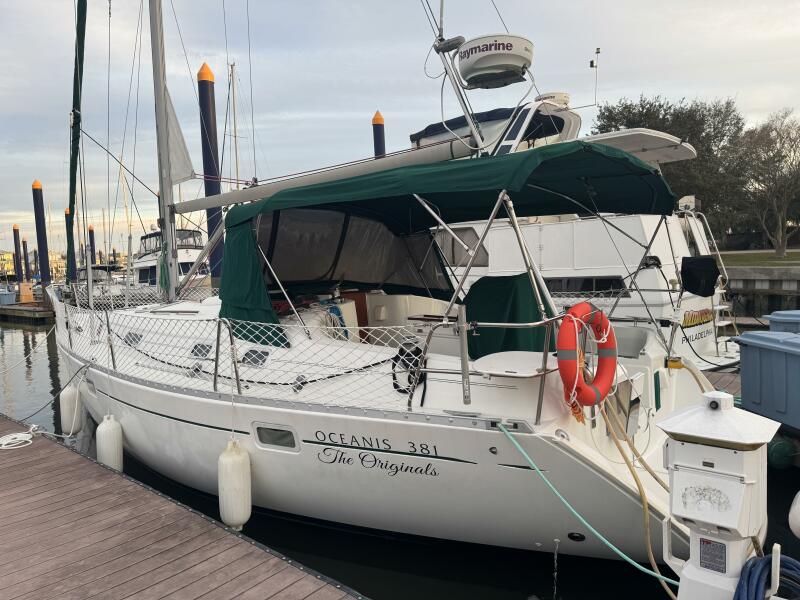 1999 Beneteau 381 38 ft yacht for sale in Houston, Texas