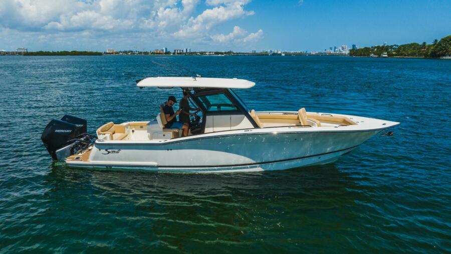 2022 Scout 305 LXF 30 ft yacht for sale in North Miami, Florida