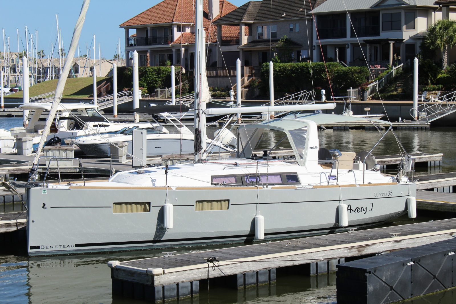 2016 Beneteau 35 Oceanis 35 ft yacht for sale in Kemah, TX, Texas
