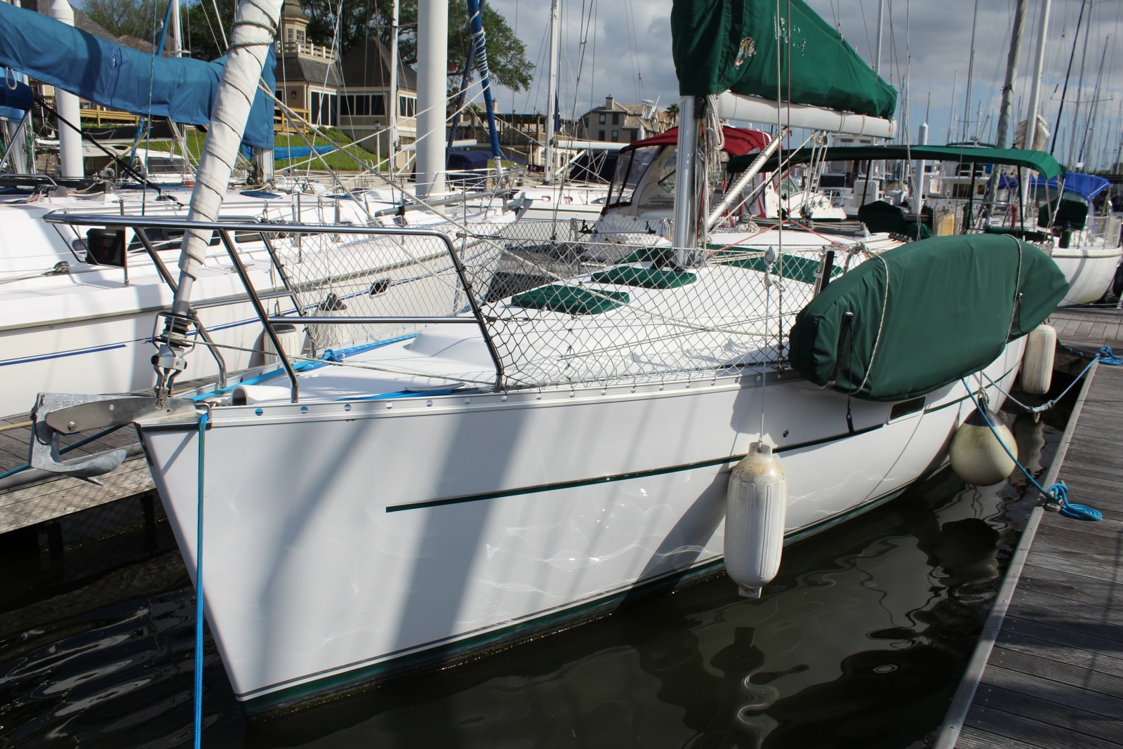 2007 Beneteau 323 32 ft yacht for sale in Kemah, Texas
