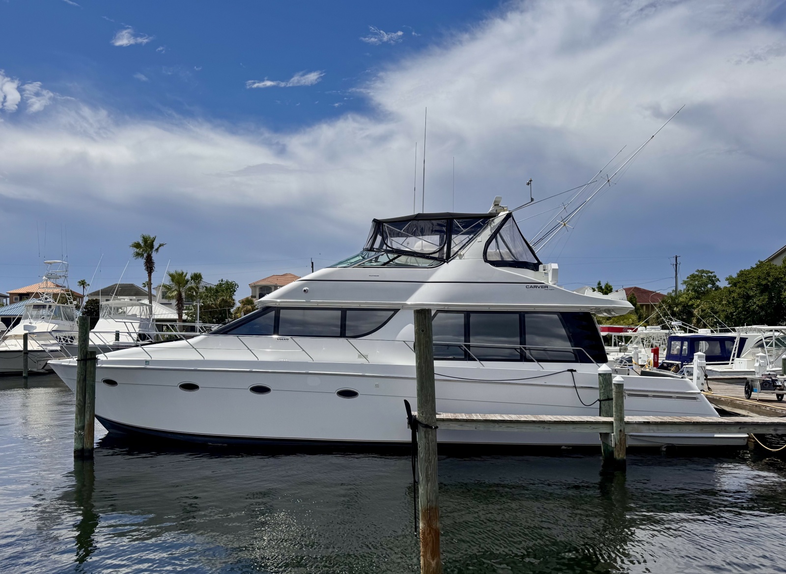 1998 Carver Voyager 530 53 ft yacht for sale in Shalimar, Florida