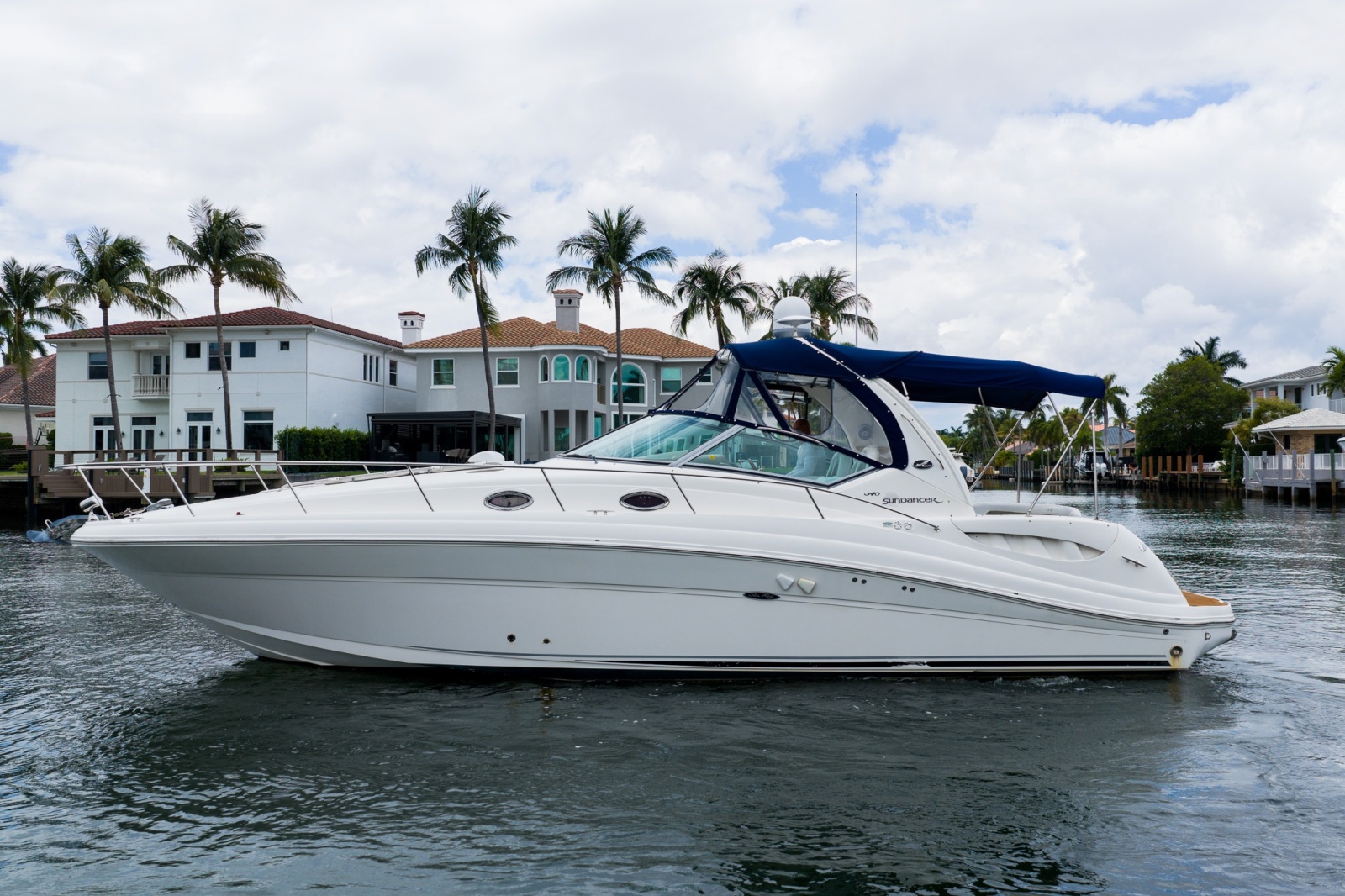 2007 Sea Ray 340 Sundancer 34 ft yacht for sale in Hollywood, Florida
